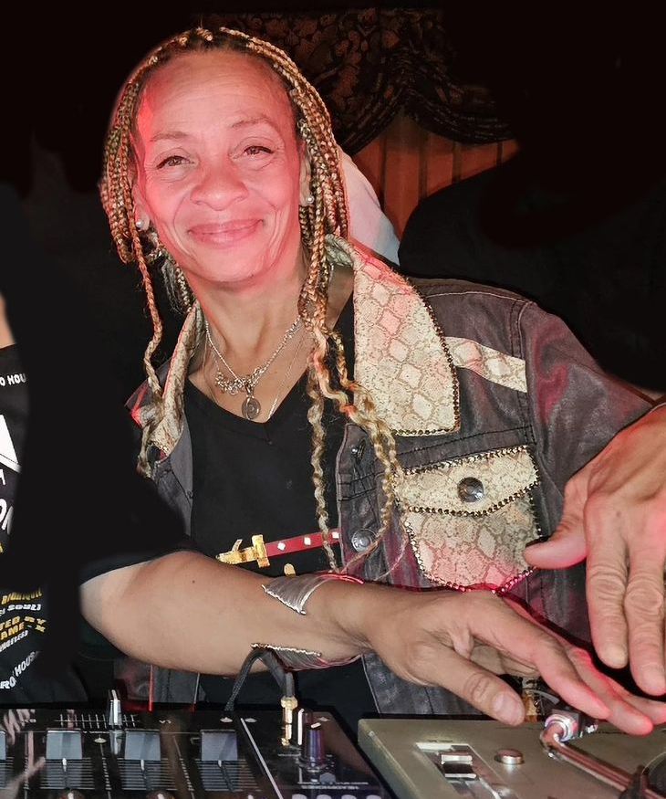 DJ Dat Gurl Curly